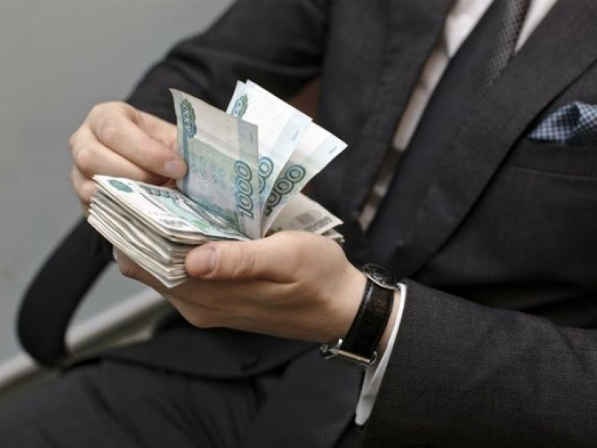 Зарплата чиновников Волгоградской области самая высокая в ЮФО 
