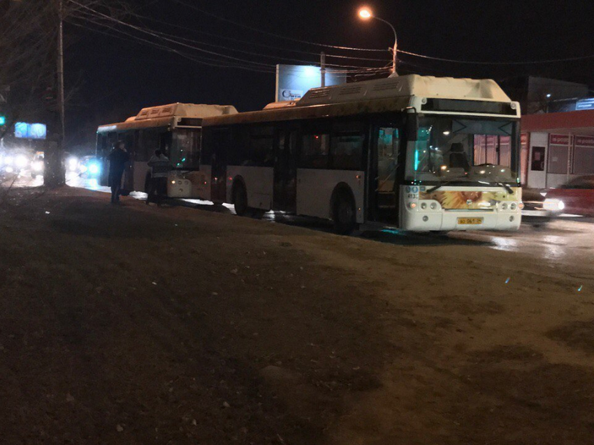 Автобус №20 врезался в своего «коллегу» на севере Волгограда 