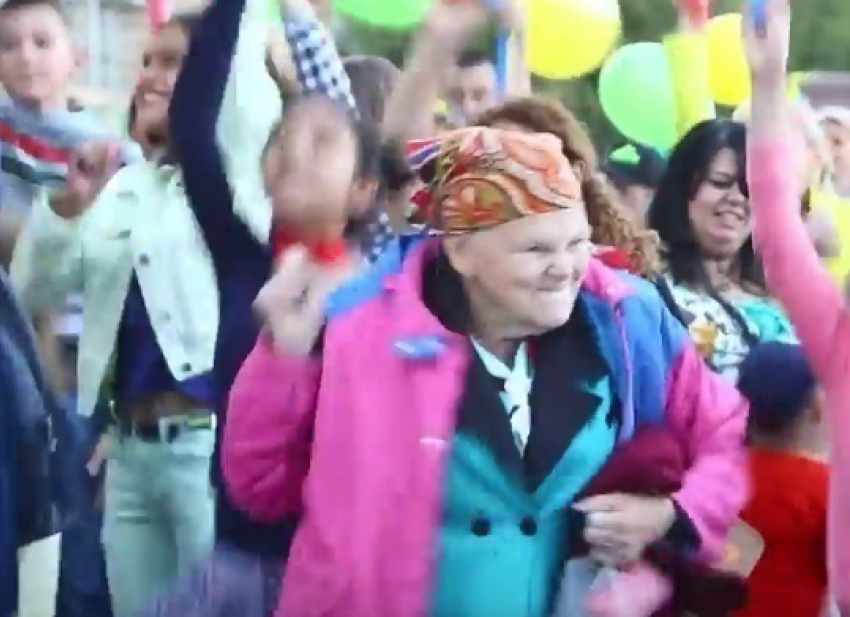 Волгоградская пенсионерка покорила интернет танцем на День города