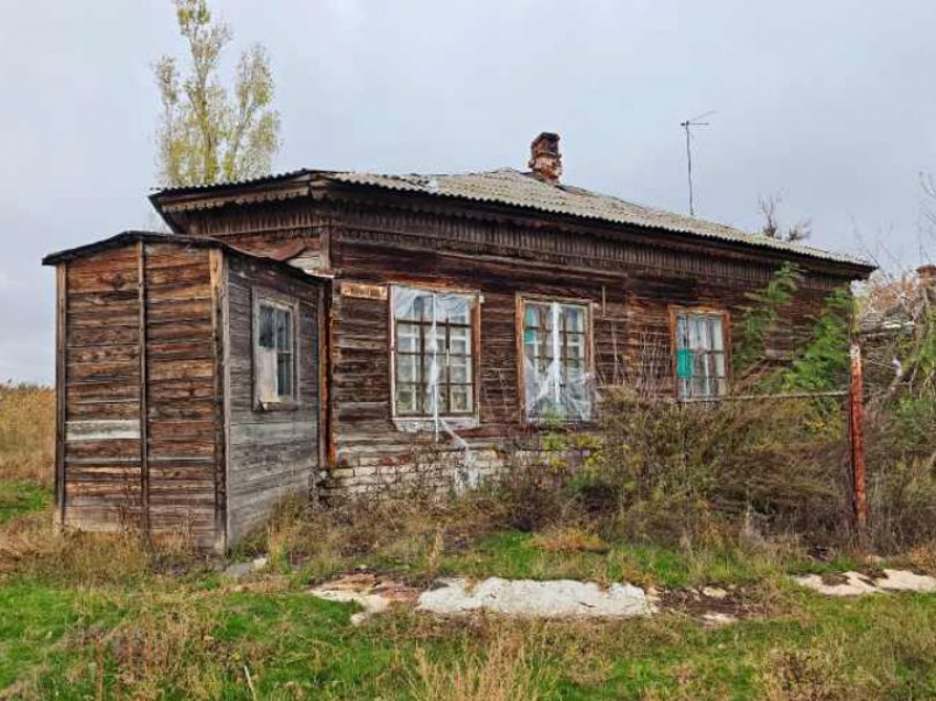 Так выглядит тихий ужас: дореволюционный барак и аварийную трехэтажку снесут на юге Волгограда