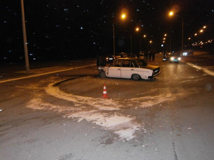 В центре Волгограда студент на «ВАЗ-2106» получил перелом свода черепа
