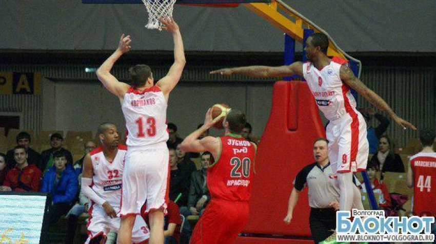 Баскетболисты «Красного Октября» в Волгограде не смогли остановить «Локомотив»