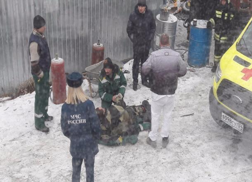 Два человека пострадали при взрыве на Комсомольском путепроводе 