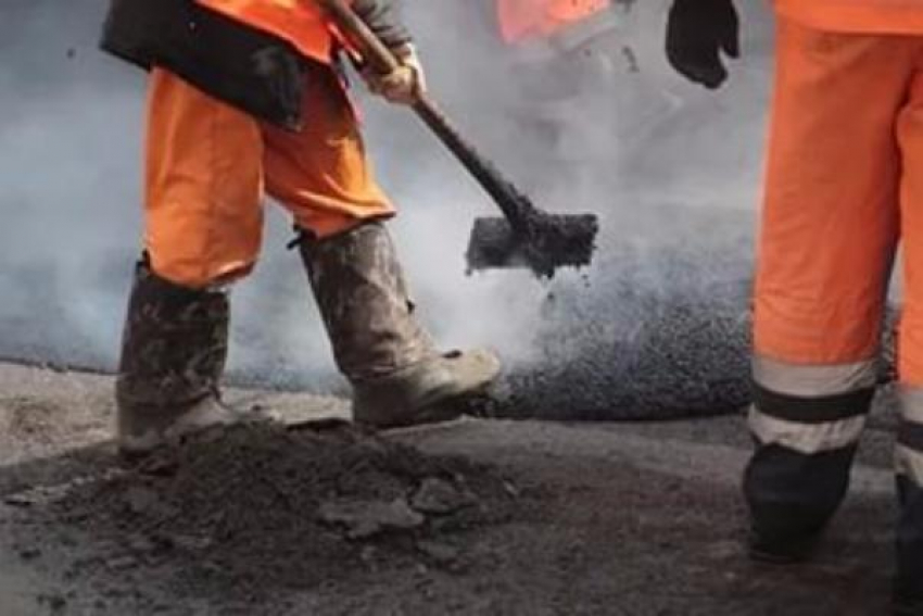 Дорожный рабочий едва не погиб в Краснооктябрьском районе Волгограда 