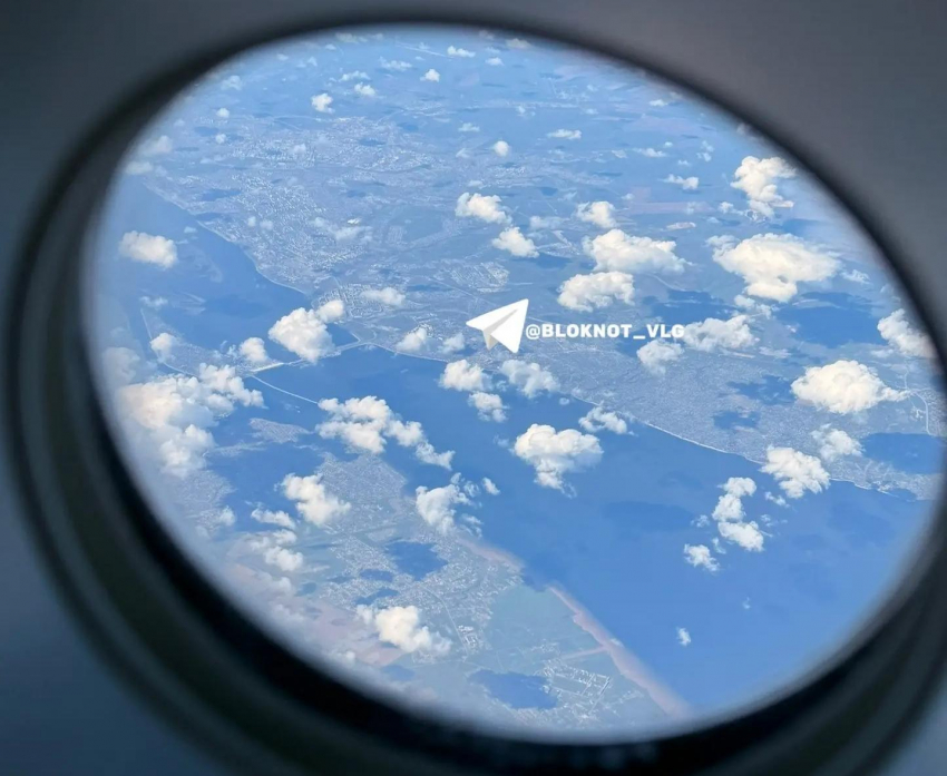 Разлив Волги с высоты 10 км показала стюардесса из Волгограда