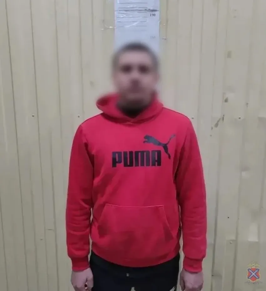 Волгоградца несколько раз пырнули ножом в подъезде 