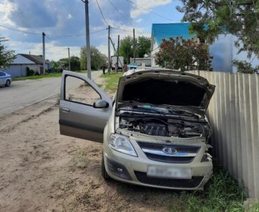 Потерявший сознание водитель LADA устроил ДТП под Волгоградом и погиб