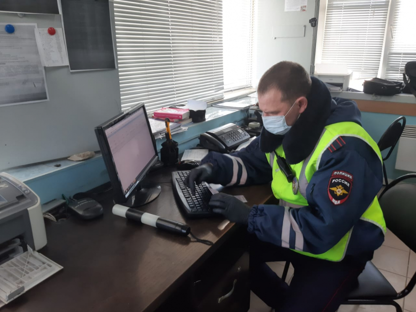 Полицейские Волгограда и области рассказывают жителям, как не допустить распространения коронавируса