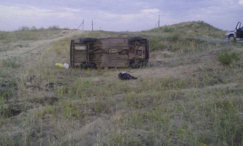 Под Волгоградом ночью перевернулся «ВАЗ-2107»: 5 пострадали