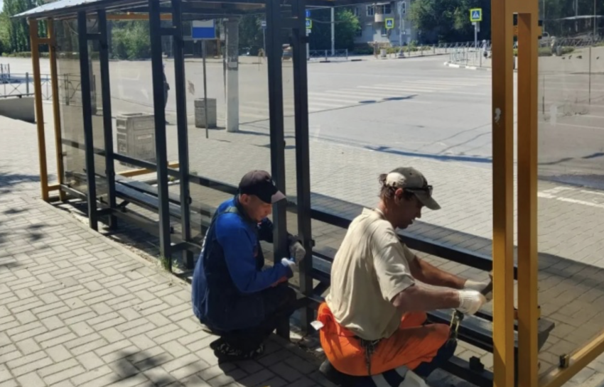 Под Волгоградом неизвестные разгромили 15 новых остановок