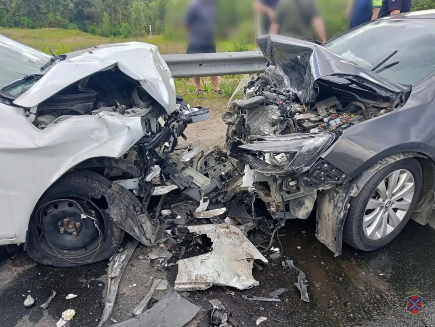 Пятеро пострадали в лобовом ДТП на трассе «Каспий» под Волгоградом 