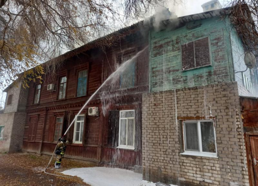 Царицынский особняк полыхает в Волгограде