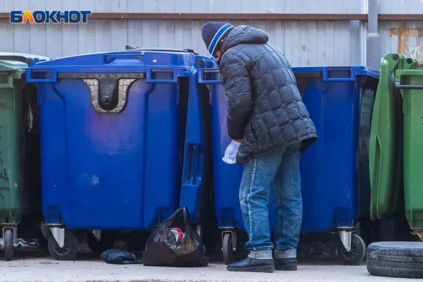 Экстремальный гололед заблокировал вывоз мусора в Волгограде