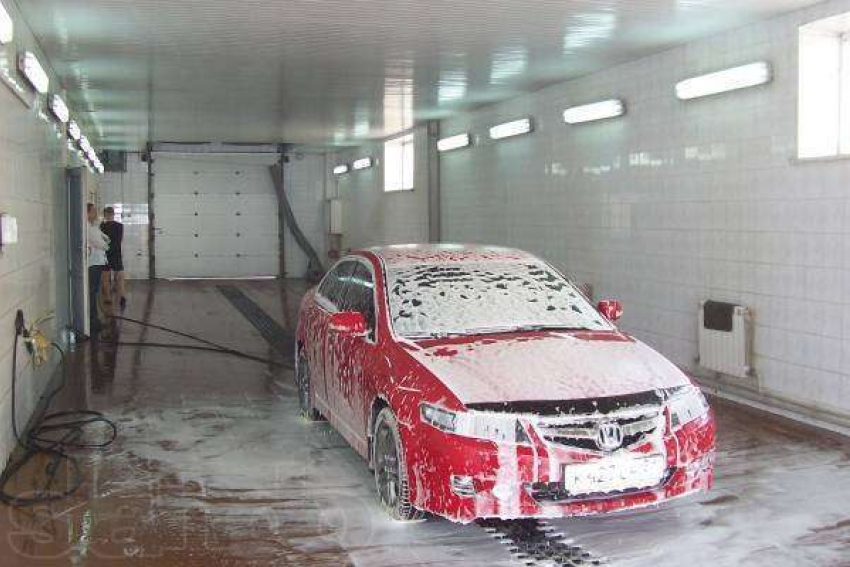 В Волгограде работник автомойки угнал автомобиль своего начальника