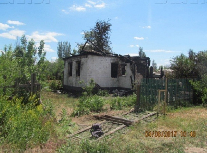 Трое детей сгорели заживо из-за пьяного сна их отца во дворе в Волгоградской области