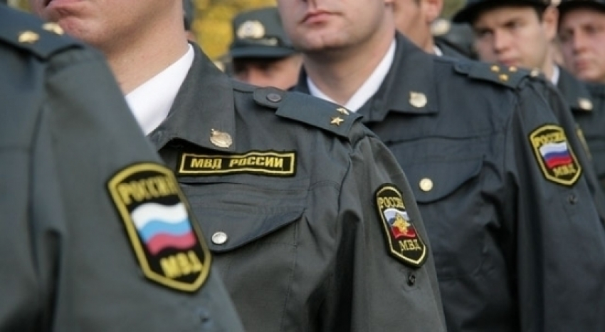 Под Волгоградом за удар полицейского в пах на 2 года осужден 29-летний мужчина