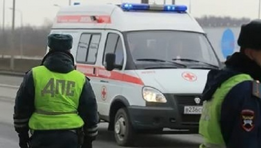 На границе Волгограда водитель погиб, въехав в газовую трубу