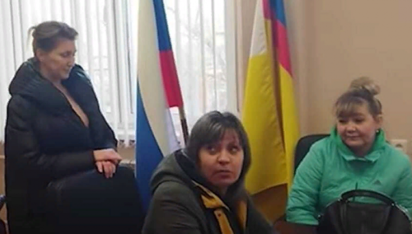 Волгоградцы назвали несправедливым назначение штрафов ворвавшейся в офис Роспотребнадзора активистке