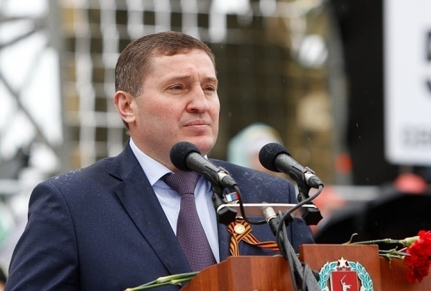 Волгоградец пытается отправить в отставку Андрея Бочарова