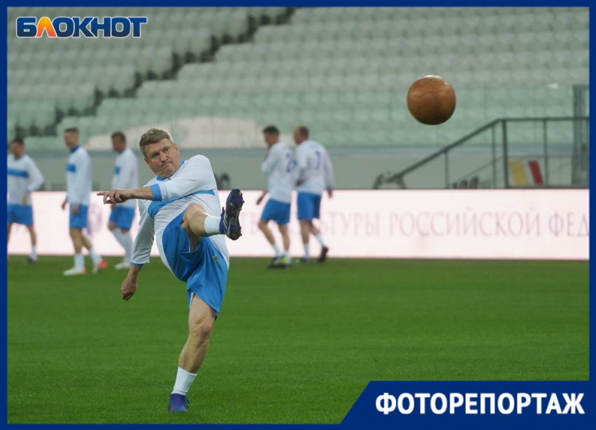 Тренировка перед ретро-матчем со звездами футбола прошла в Волгограде