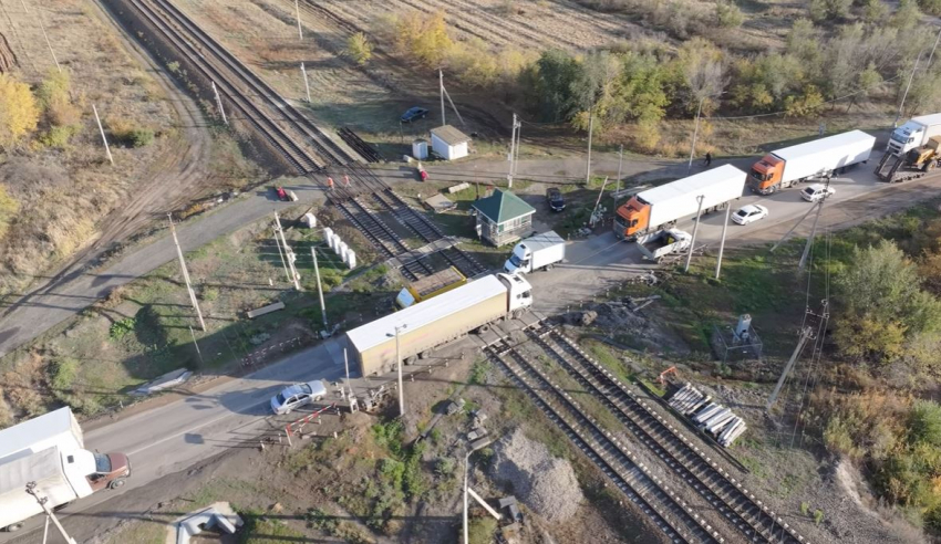 Спасение для проклинающих волгоградские пробки водителей показали с высоты: работа идет