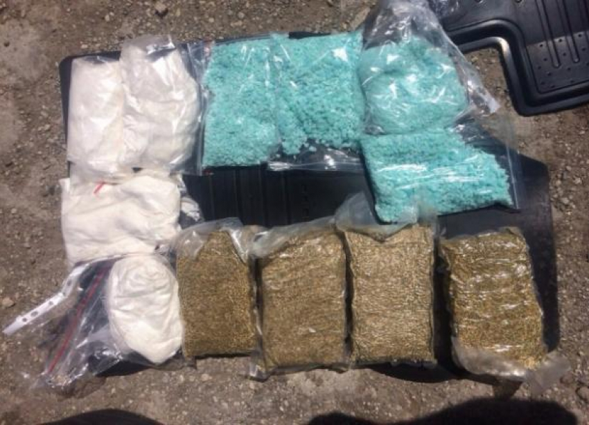 Под Волгоградом парню и девушке грозит пожизненное за перевозку наркотиков