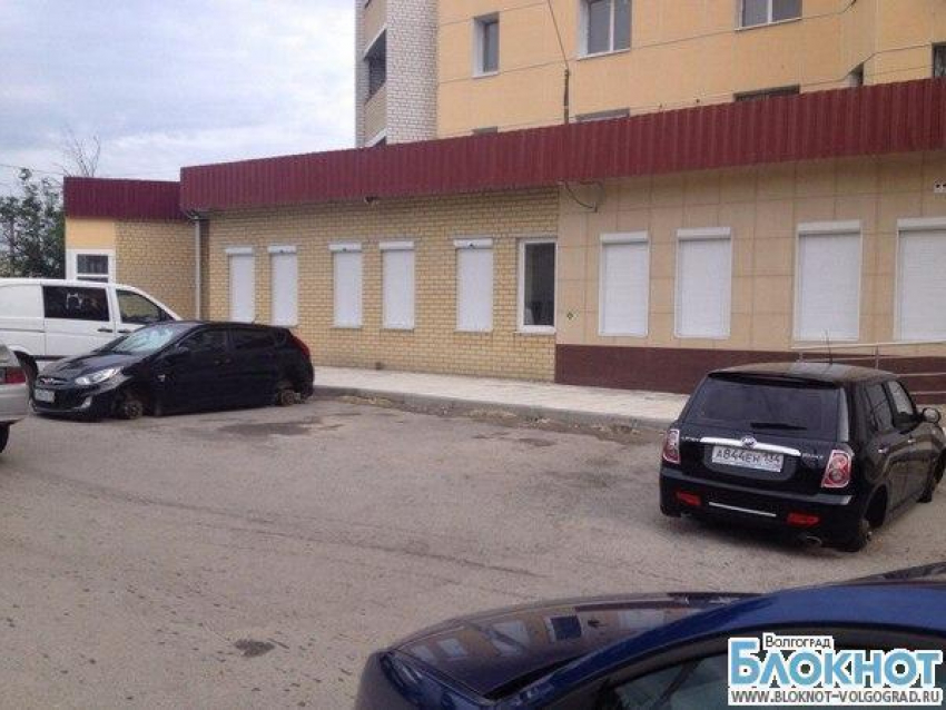 В Волгограде сразу двое автомобилистов остались без колес