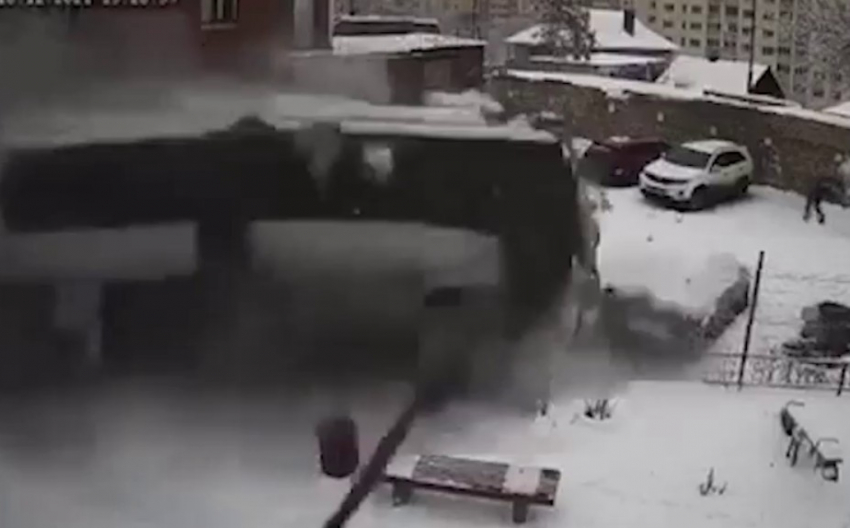 Страшное ДТП с автобусом из Волгоградской области попало на видео в Саратове