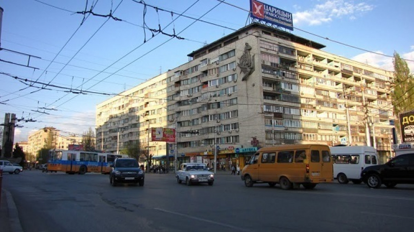Поворот с проспекта Ленина на Краснознаменскую в Волгограде больше невозможен