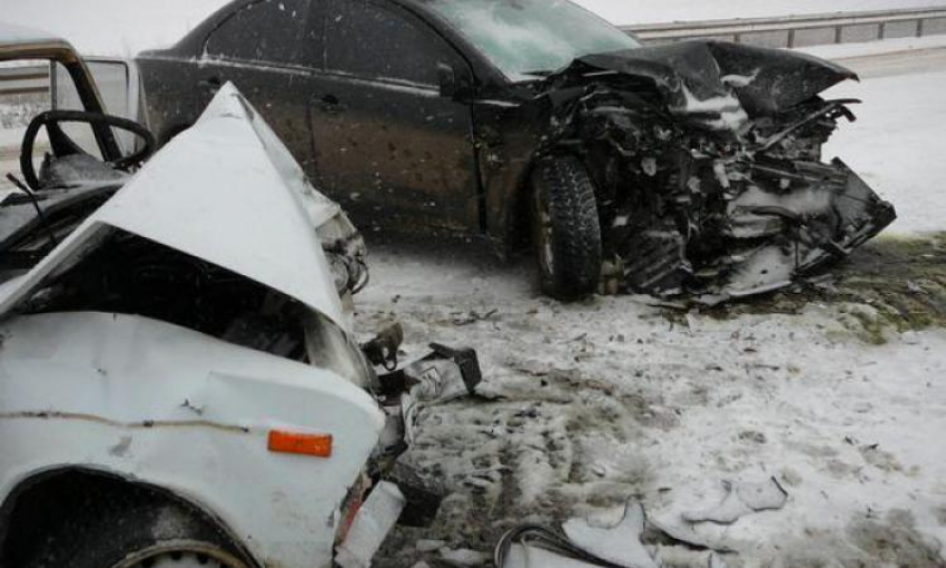 Три человека погибли в ДТП Ford и ВАЗ-2106 под Волгоградом