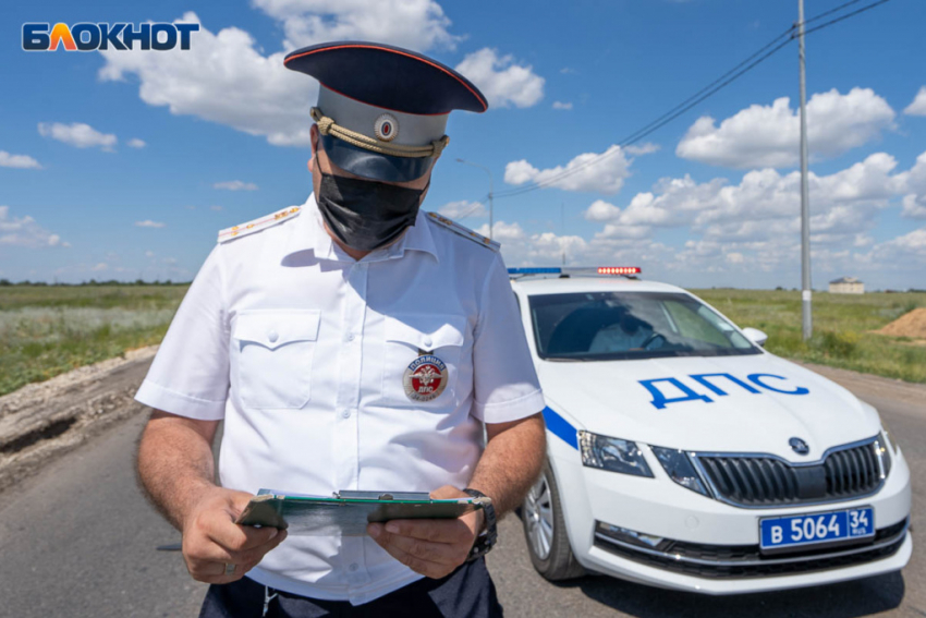 Стоивший ему жизни маневр водителя на волгоградской трассе попал на видео