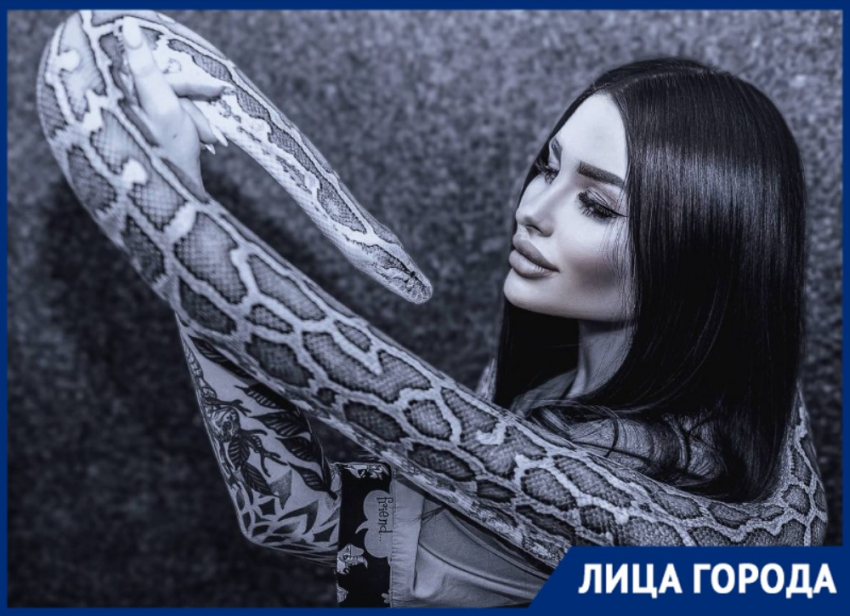 Две змеи и двухметровый питон поселились в квартире жительницы Волгограда – она в восторге