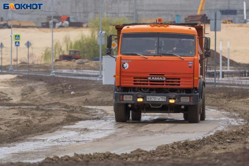 Убитая дорога отрезала волгоградский хутор от цивилизации 