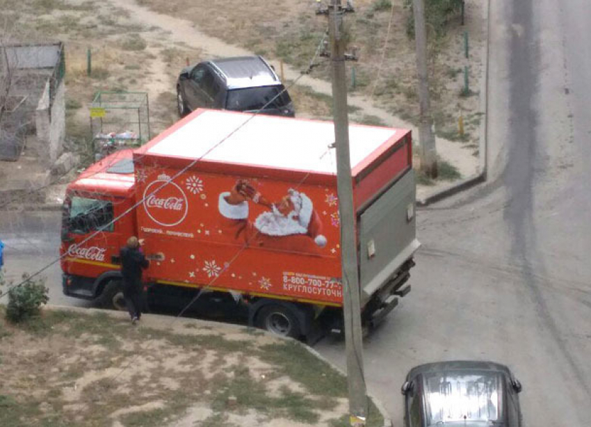 Леденящий холод привел в Волгоград новогодний грузовик Coca-Cola