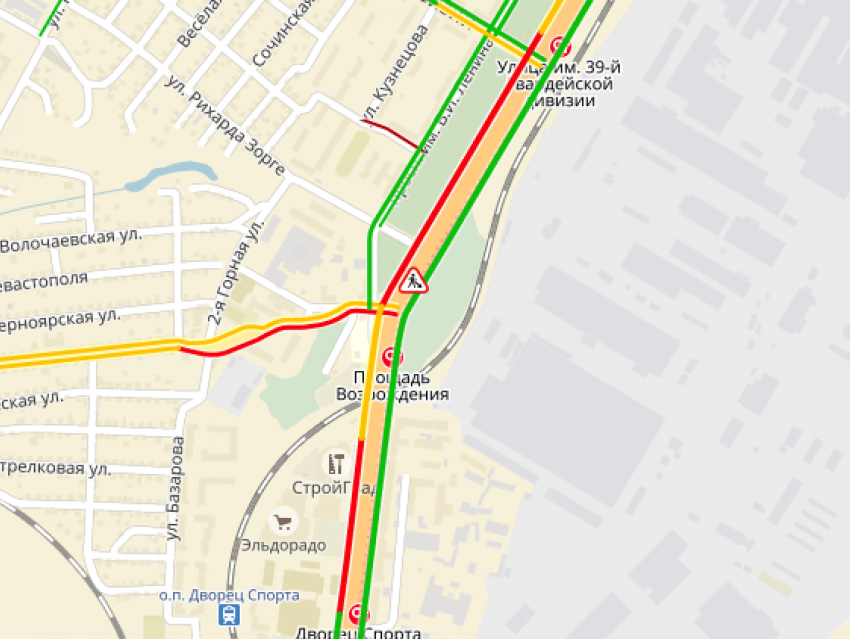 Автомобили встали в многокилометровую пробку на проспекте Ленина в Волгограде