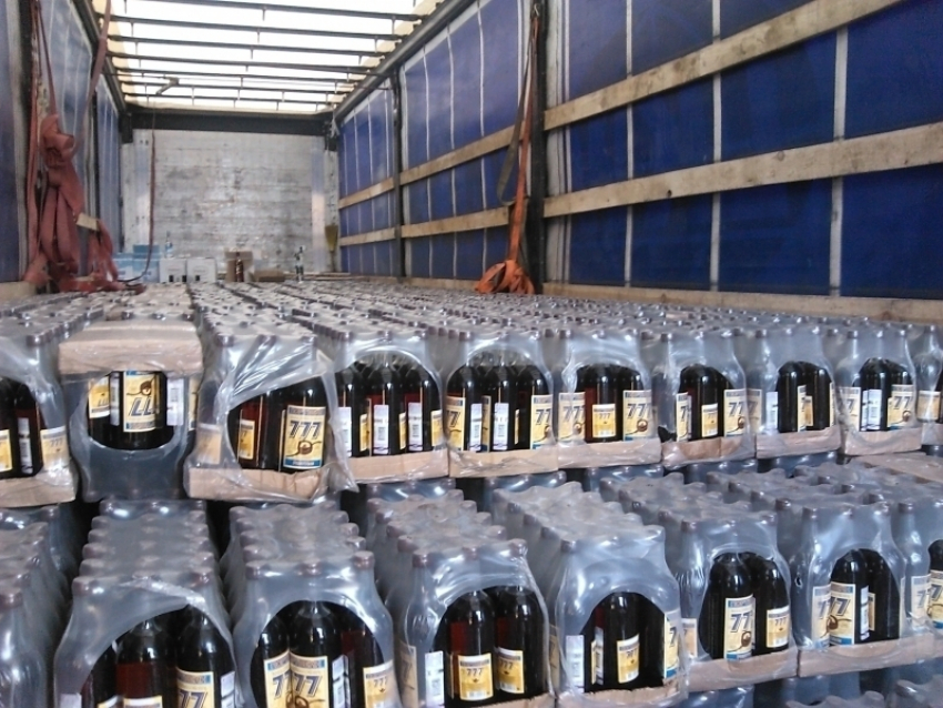 В Волгоград ввезли более 100 ящиков сомнительного алкоголя из Кабардино-Балкарии