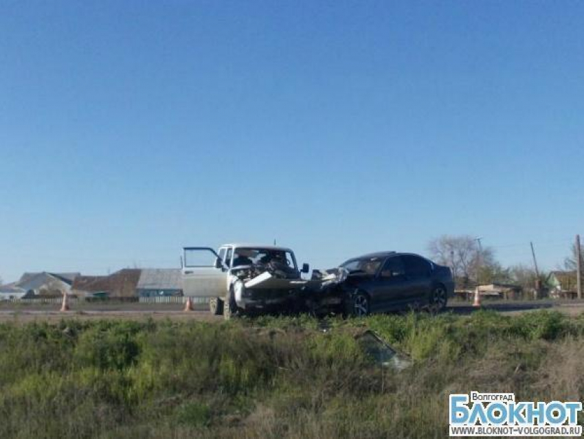 Волгоградка пострадала при столкновении Нивы и BMW