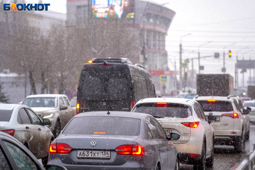 Из-за метели закрыты трассы в Волгоградской области