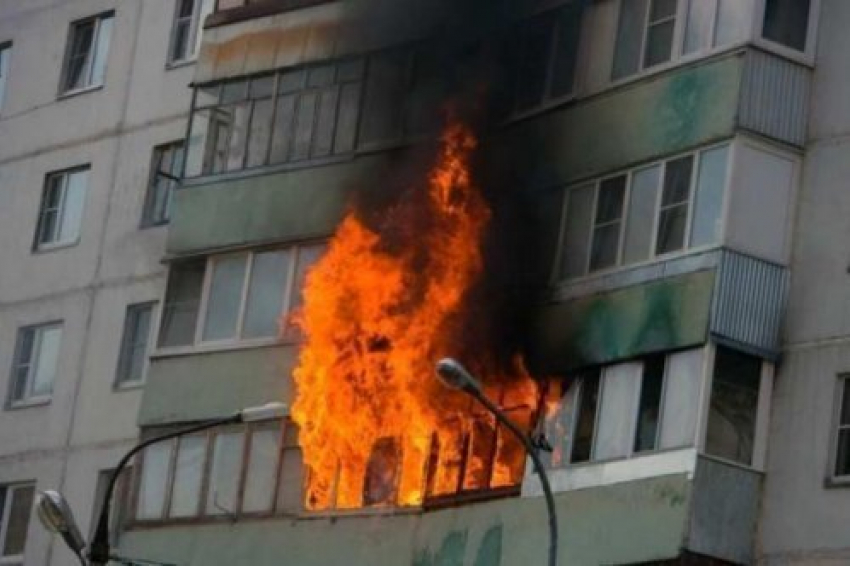 Девятиэтажный жилой дом вспыхнул в Камышине 