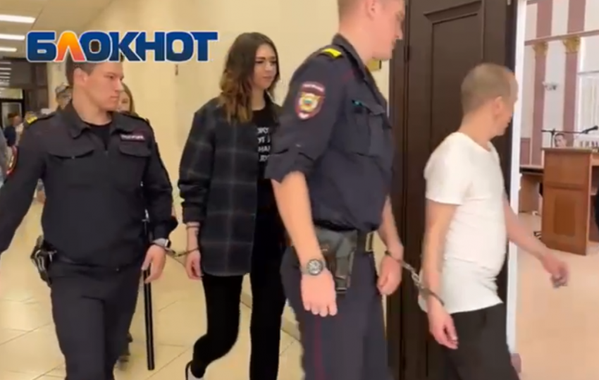 Хоронили в закрытом гробу: молодая мать из Волгограда задушила младенца и убила приятеля