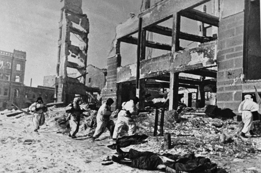 3 декабря 1942 года – советские войны штурмом взяли центральную часть Сталинграда