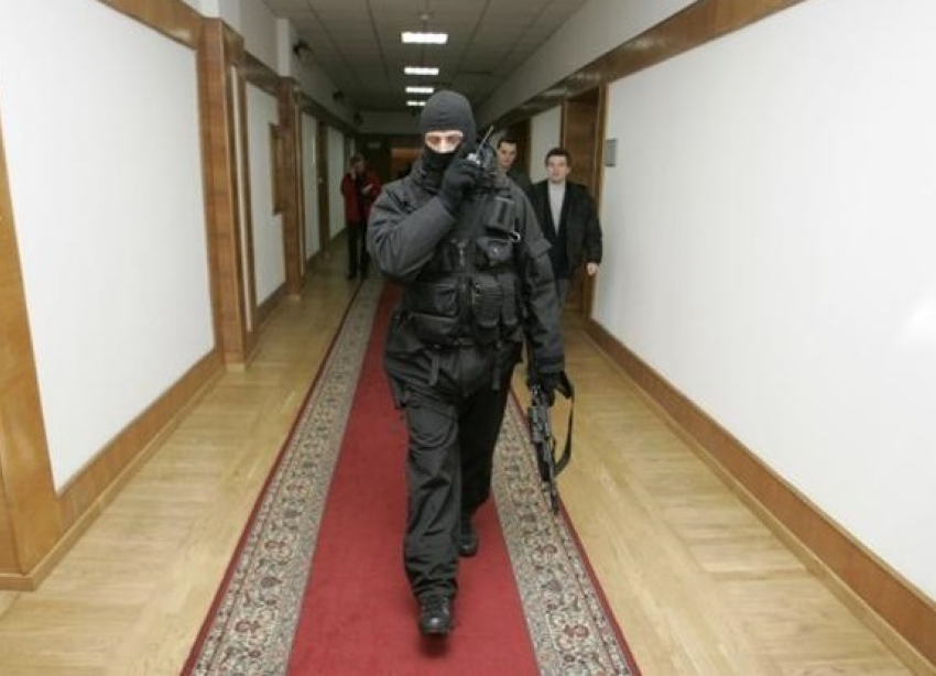 7 млн рублей потратят на вооружённую охрану для себя власти Волгограда