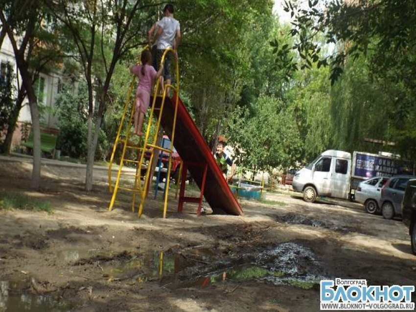 В Волгоградском дворе у детей нет игровой площадки [фоторепортаж]