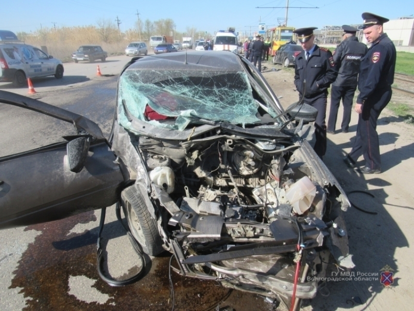 18-летняя водитель Lada Granta погибла в ДТП в Волжском