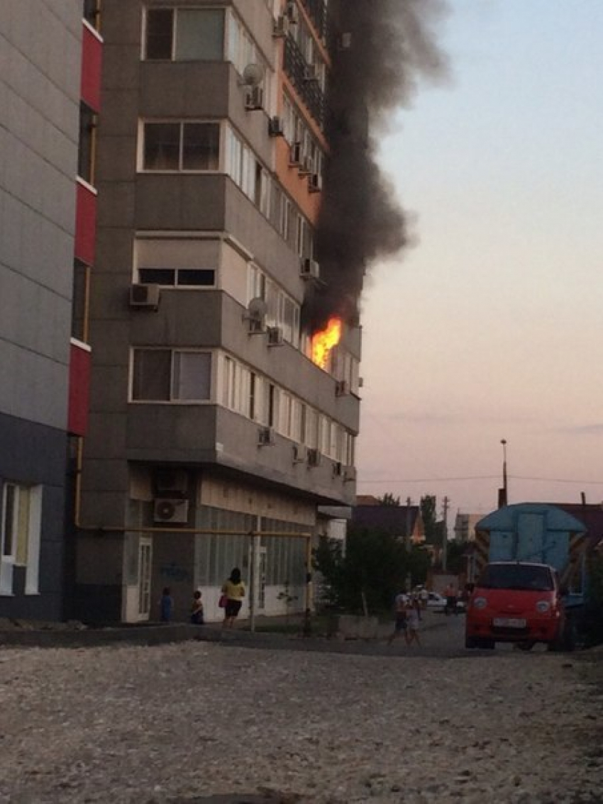 В Волгограде при пожаре на 51-й Гвардейской эвакуировали 34 человека