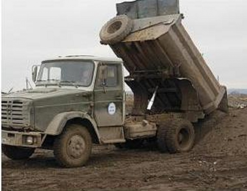 Дорожники Волгограда заплатят крупный штраф за сброс отходов на почву