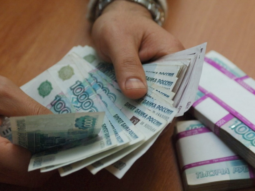 Волгоградский мошенник за воздух получил 300 тысяч от 70 жителей России
