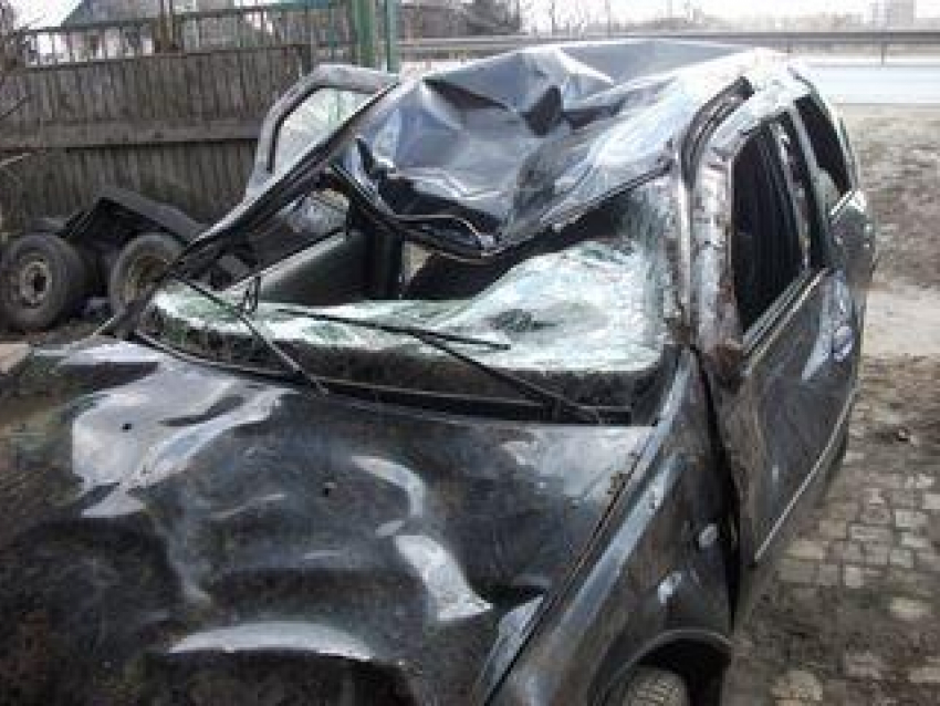 Под Волгоградом в ДТП «Рено» погиб водитель, пострадали двое
