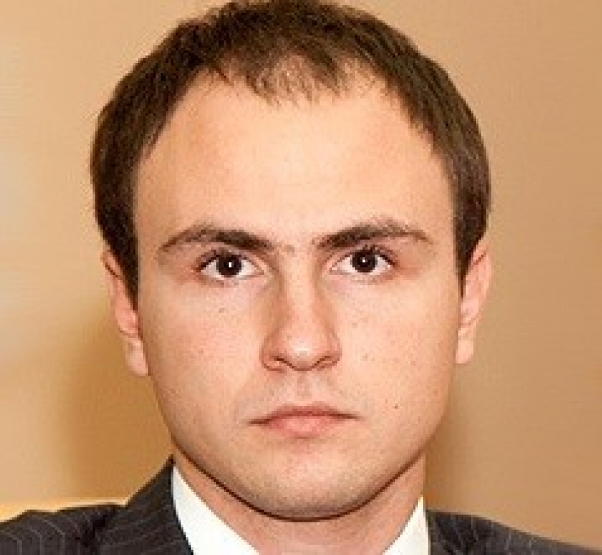 Сын беглого экс-депутата Михеева стал крупным коммунальным должником