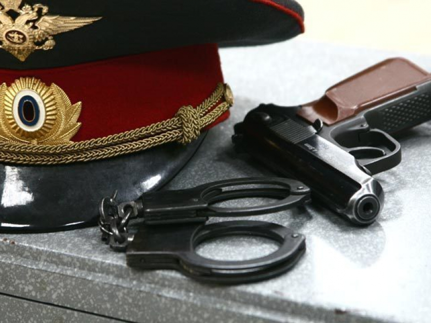 Экс-следователь полиции под Волгоградом осужден на 3 года и сразу амнистирован